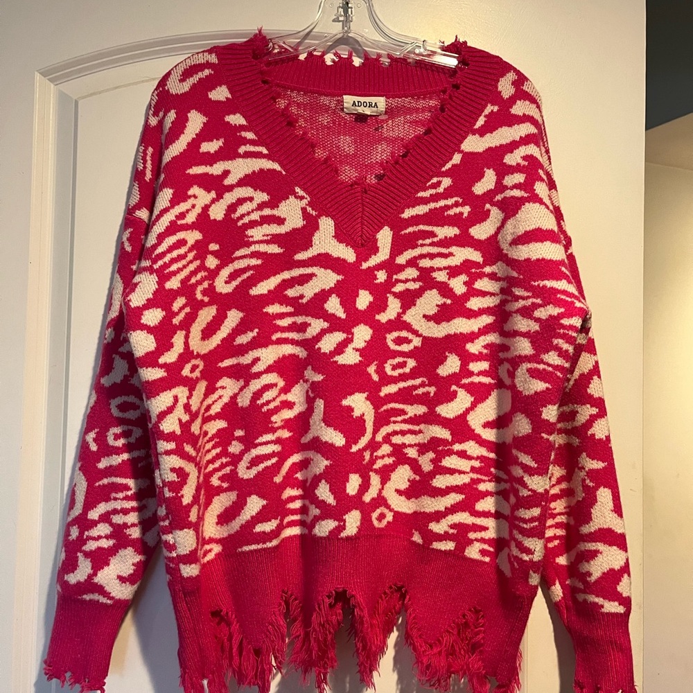 ADORA Women's V-Neck Sweater in Pink and White